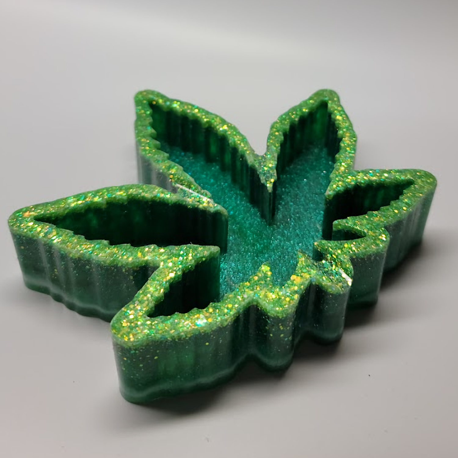 Maple Leaf Ashtray Jewelry Tray Ring Dish Trinket Tray Decorative Resin Birthday Holiday Gift Tray (Green)